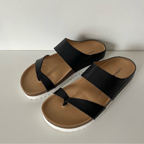 Lucky Brand Shoes - NWT Lucky Brand Harribel Sandals